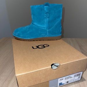 UGGS SIZE 8 WOMENS!!!